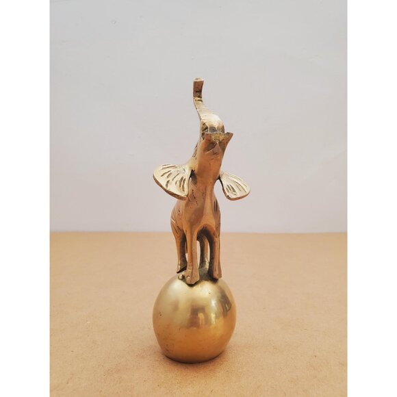 1970s Brass Circus Elephant on Ball Statuette / Figurine, Vintage 70s Metal Home - Picture 8 of 10